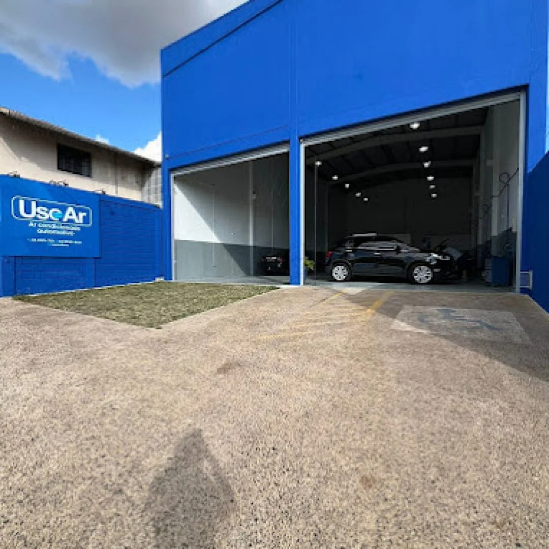 Fachada azul da oficina UseAr